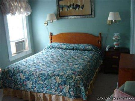 Maplehurst Inn Peterborough Room photo